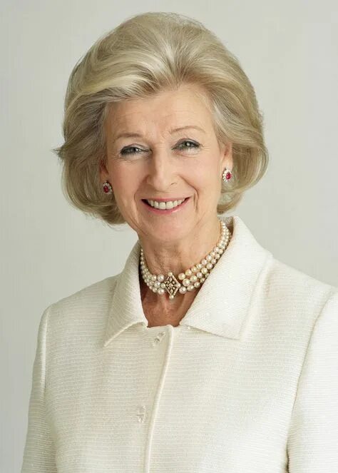 Принцесса александра кентская фото Princess Alexandra: A Royal Icon of Elegance and Grace