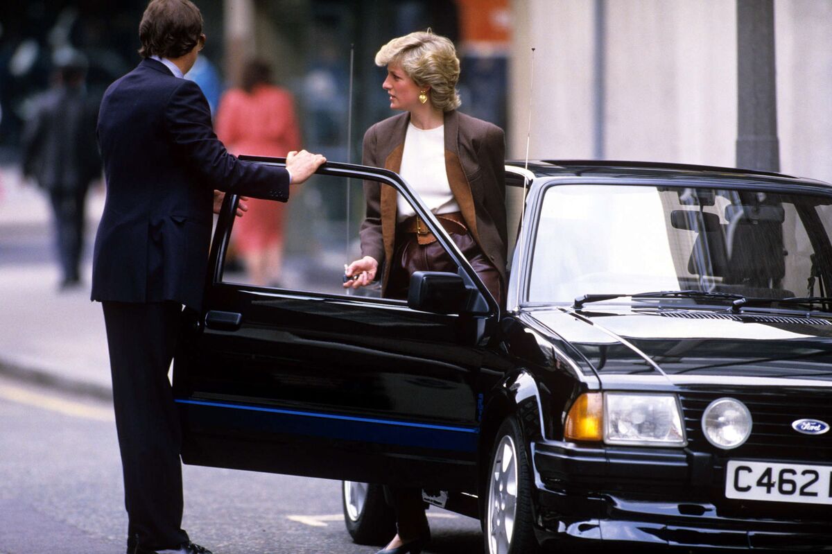 Принцесса диана фото машины Princess Diana’s 1985 Ford Escort Tops $850,000 at Auction Sale - Bloomberg