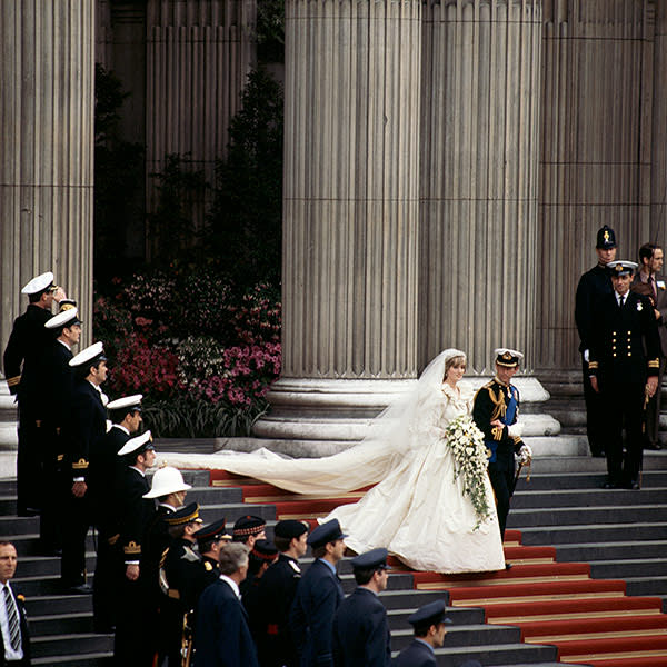 Принцесса диана свадьба фото Remembering the Royal Wedding of Prince Charles and Lady Diana (and That Dress!)