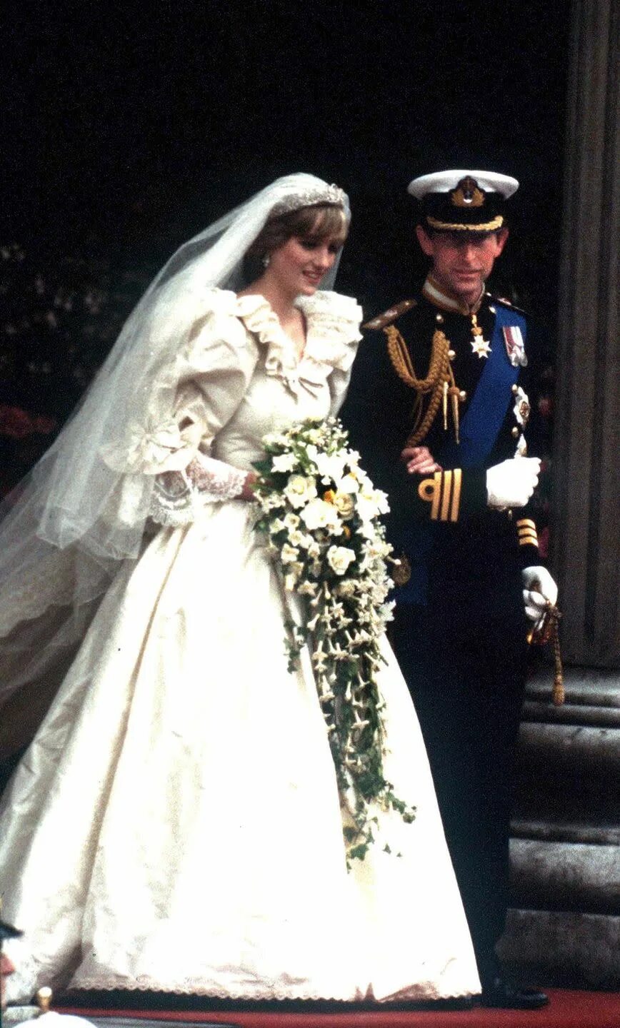 Принцесса диана свадьба фото Princess Diana Had a Secret Second Wedding Dress That's Been Missing for Years