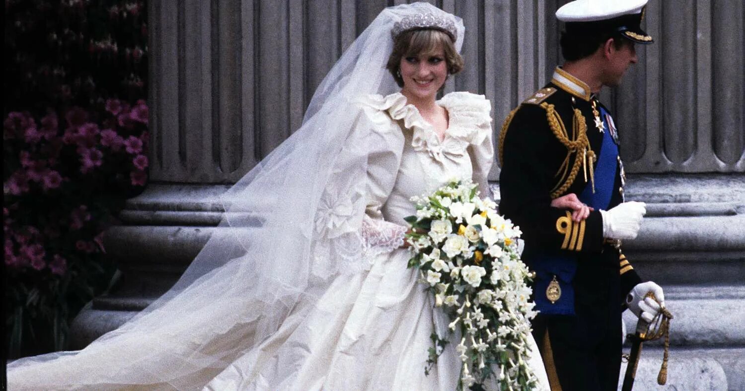 Принцесса диана свадьба фото The Most Expensive Royal Wedding Dresses of All Time