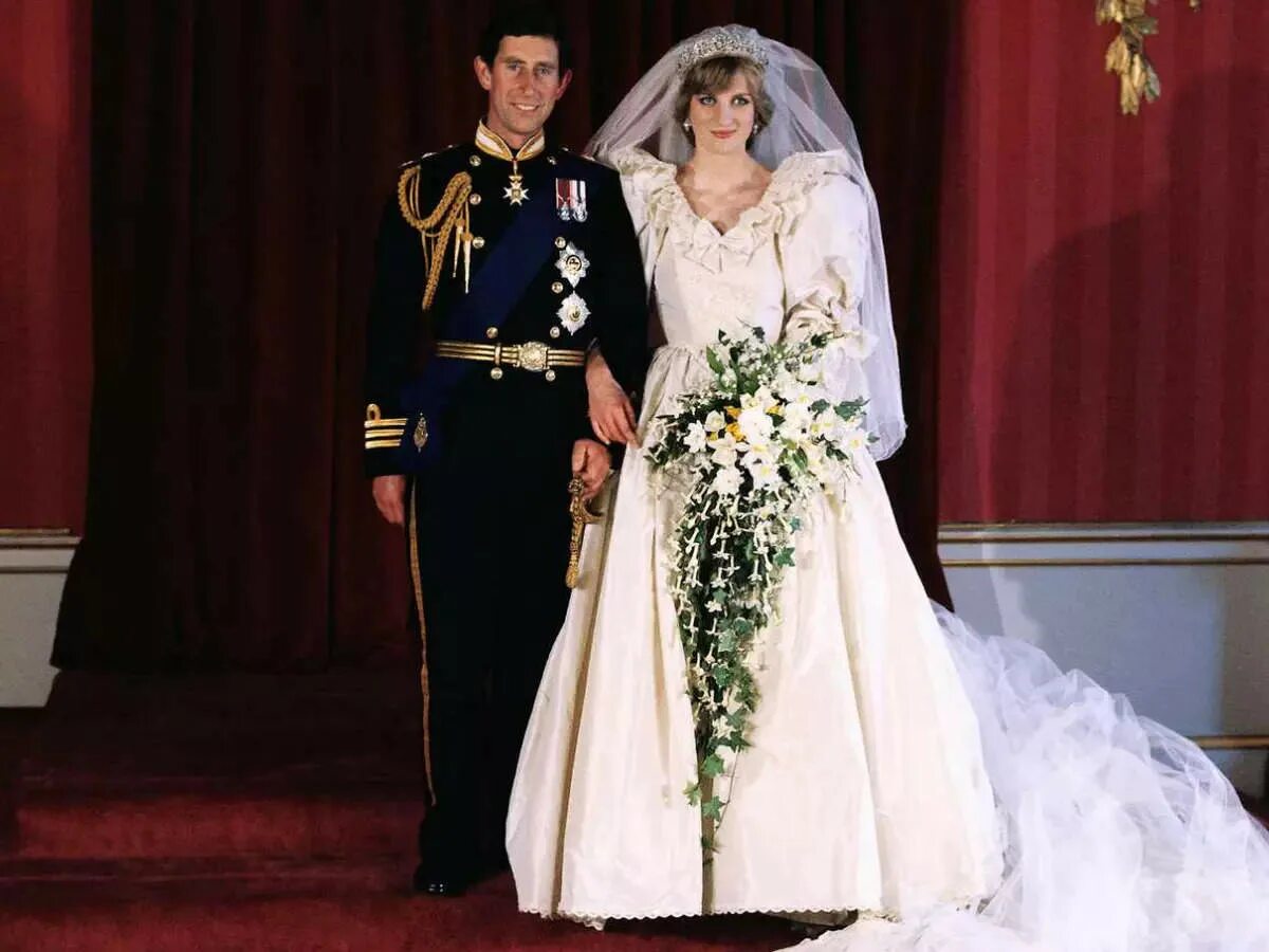 Принцесса диана свадьба фото Everything about late Princess Diana's iconic wedding dress