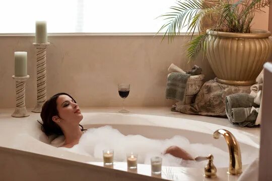 Принять ванну фото Wine In The Bath Зображення - огляд 11,161 Стокові фото, векторні зображення й в