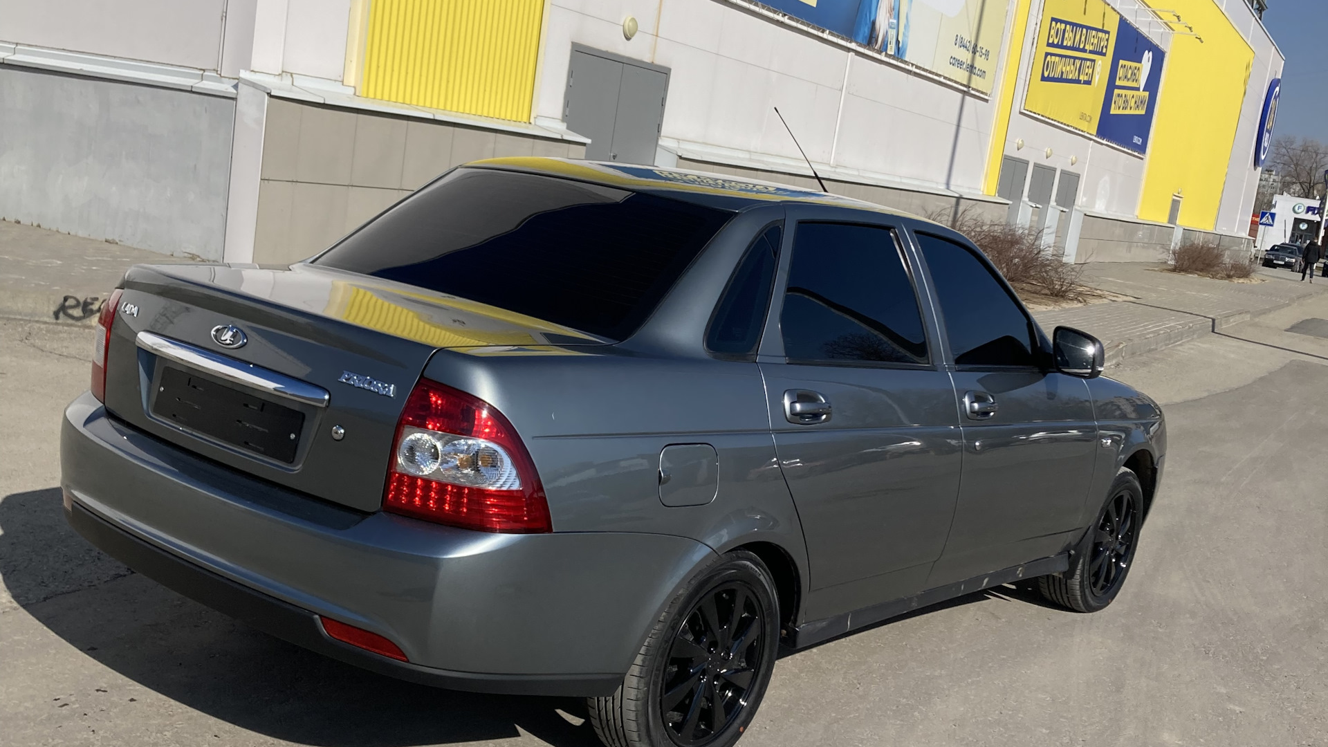 Приора блэк эдишн с завода фото Lada Приора седан 1.6 бензиновый 2010 Кварц black edition на DRIVE2