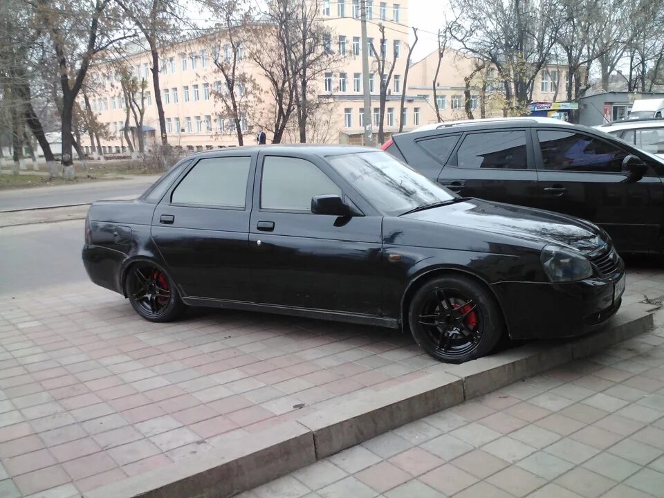 Приора на черных дисках фото стайлинг дисков - Lada Приора седан, 1,6 л, 2007 года колёсные диски DRIVE2