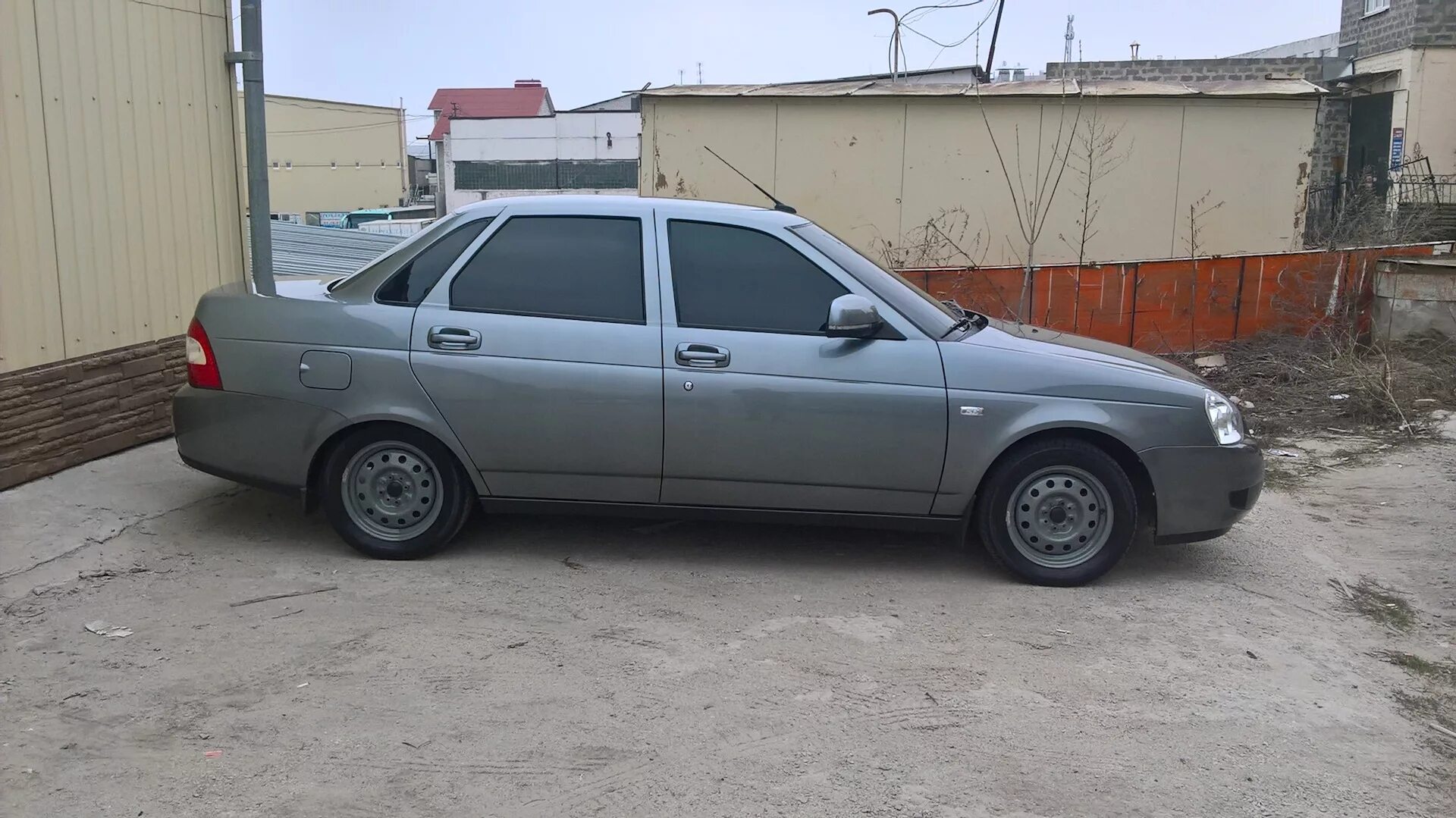 Приора серого цвета фото Легкое занижение. - Lada Приора седан, 1,6 л, 2012 года стайлинг DRIVE2