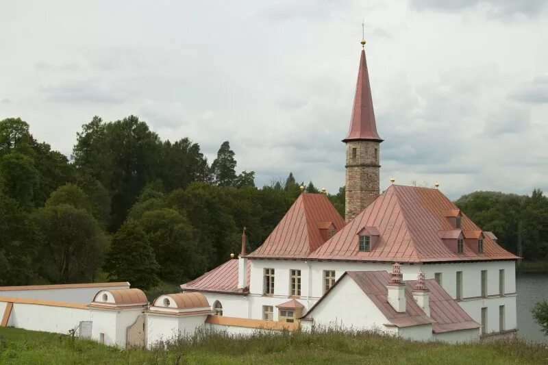 Приоратский замок в гатчине фото Приоратский замок в Гатчине - Глобус России - энциклопедия путешественника