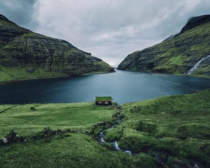 Природа дании фото Travel Photographer Reveals the Dreamlike Tranquility of the Desolate Faroe Isla