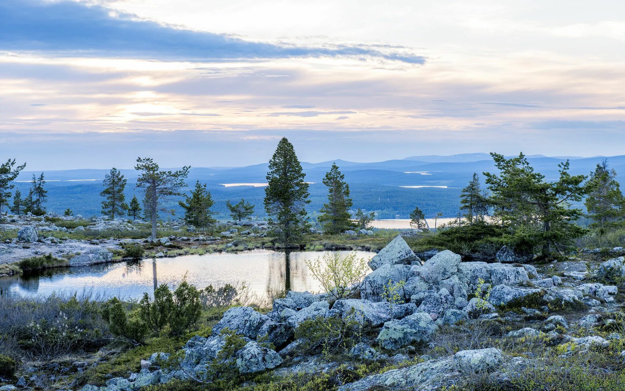 Природа финляндии фото Experience the mesmerizing midnight sun in Lapland