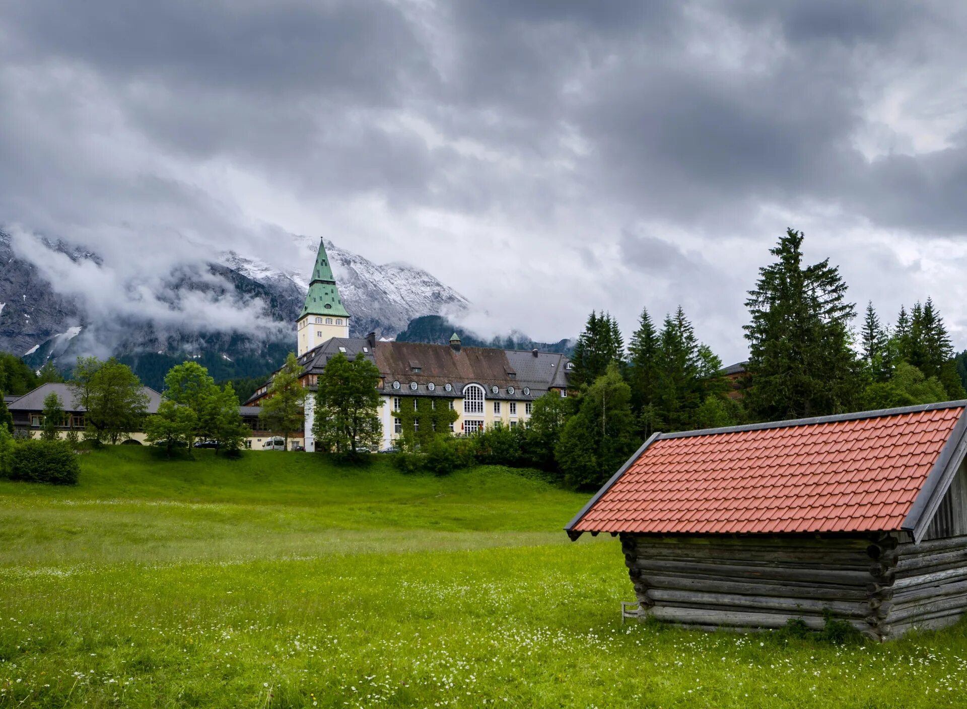 Природа германии фото Download wallpaper mountains, castle, Germany, Bayern, meadow, house, the hotel,