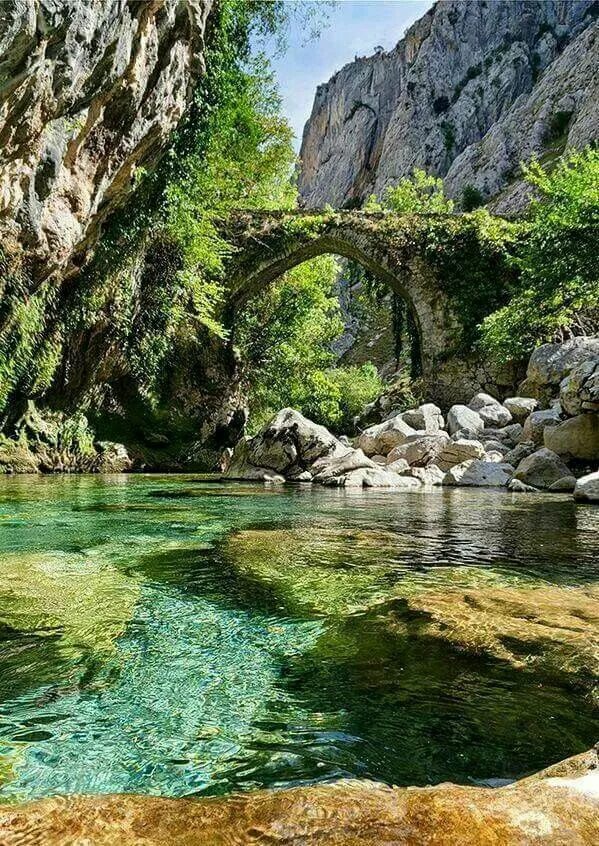 Природа испании фото Puente dela jaya - rio Cabrales Schöne landschaften, Landschaftsbilder, Fantasie