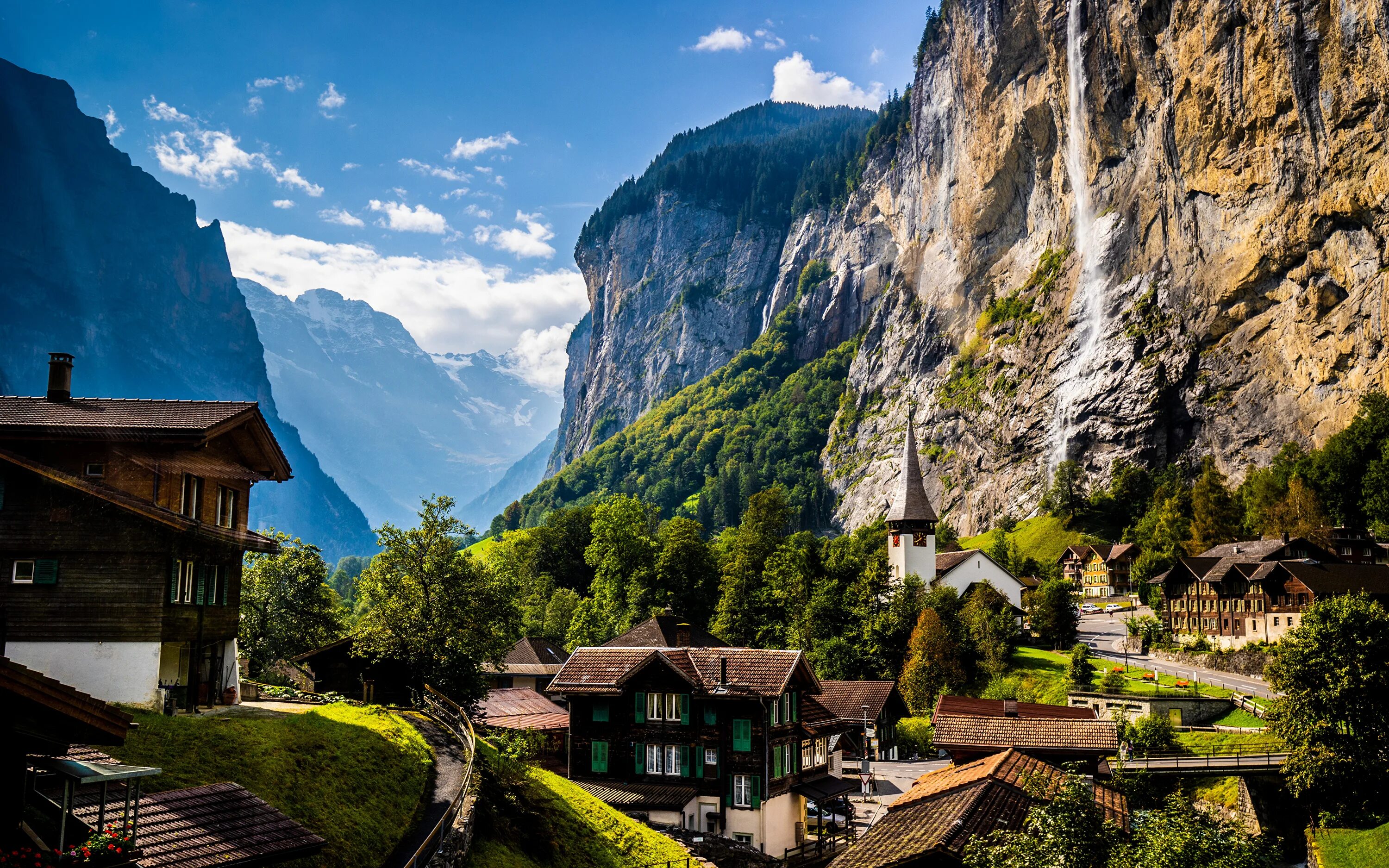 Природа швейцарии фото Картинка альп Швейцария Eiger Горы Утес Природа Здания 3840x2400