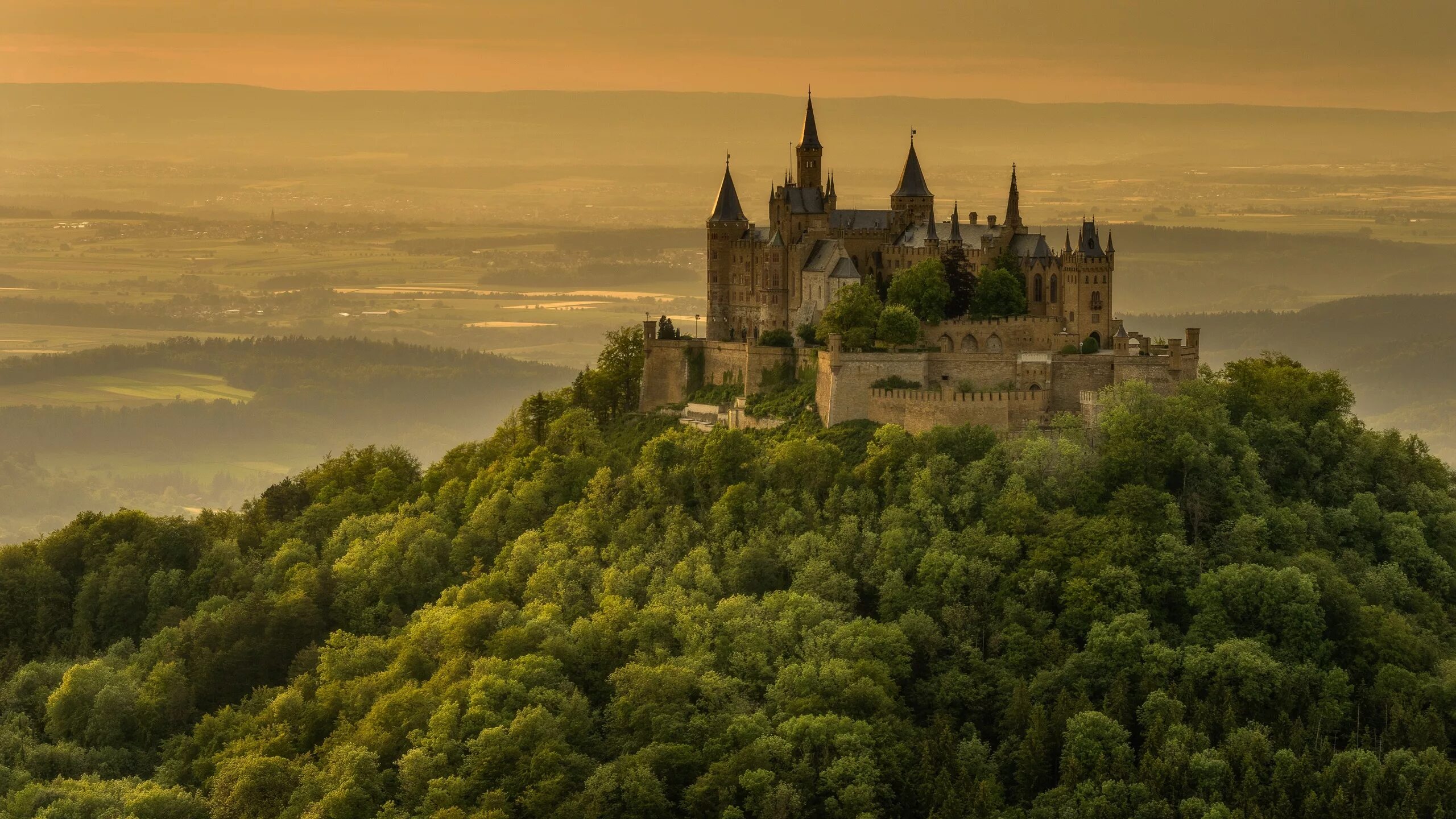 Природа замок фото Картинка Германия Hohenzollern Castle замок Холмы Города 2560x1440