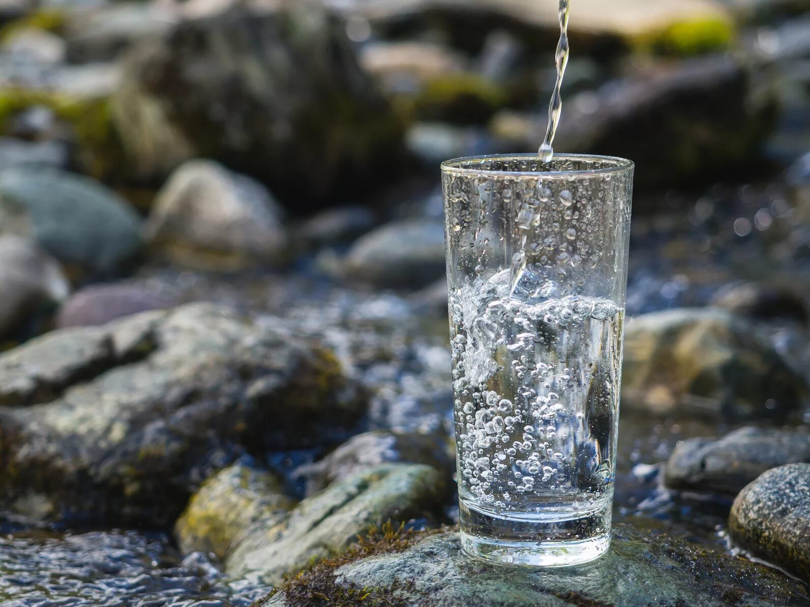 Природная вода фото The Buzz on Hydrogen Water