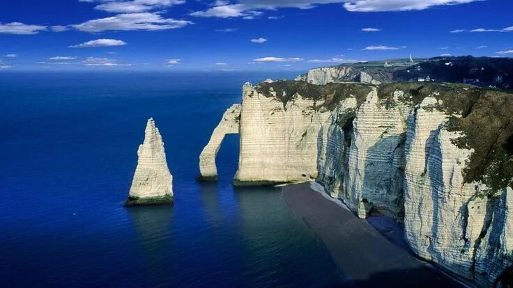 Природные достопримечательности франции фото и описание Etretat cliffs France (Credit: Jean-Pierre Lescourret/LPI/Getty) Best vacation d