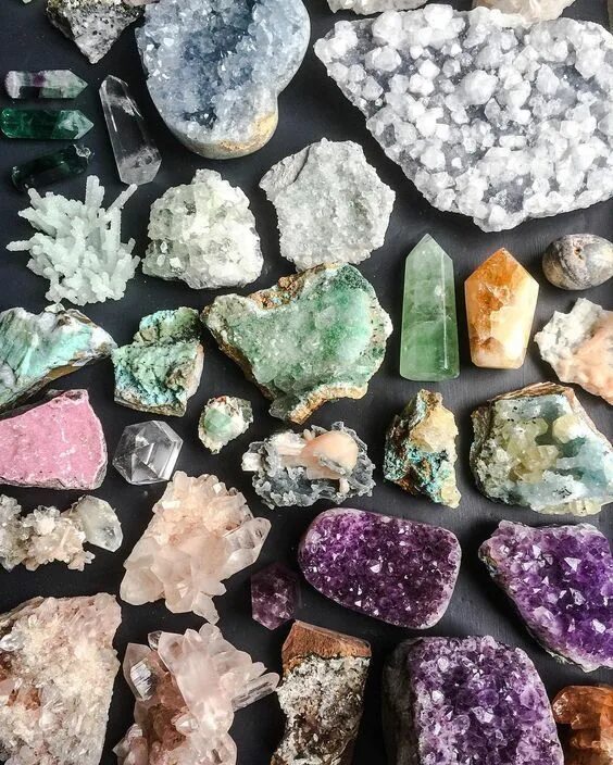 Природные камни и минералы фото Crystal color Crystals, Crystals and gemstones, Crystals minerals