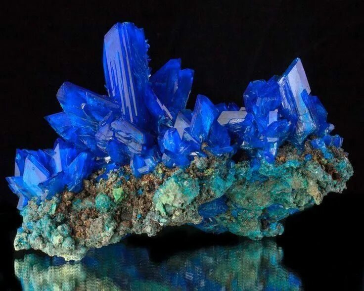 Природные минералы фото Chalcanthite Pentahydrate, the Blue Color comes from Copper Rocks and minerals, 