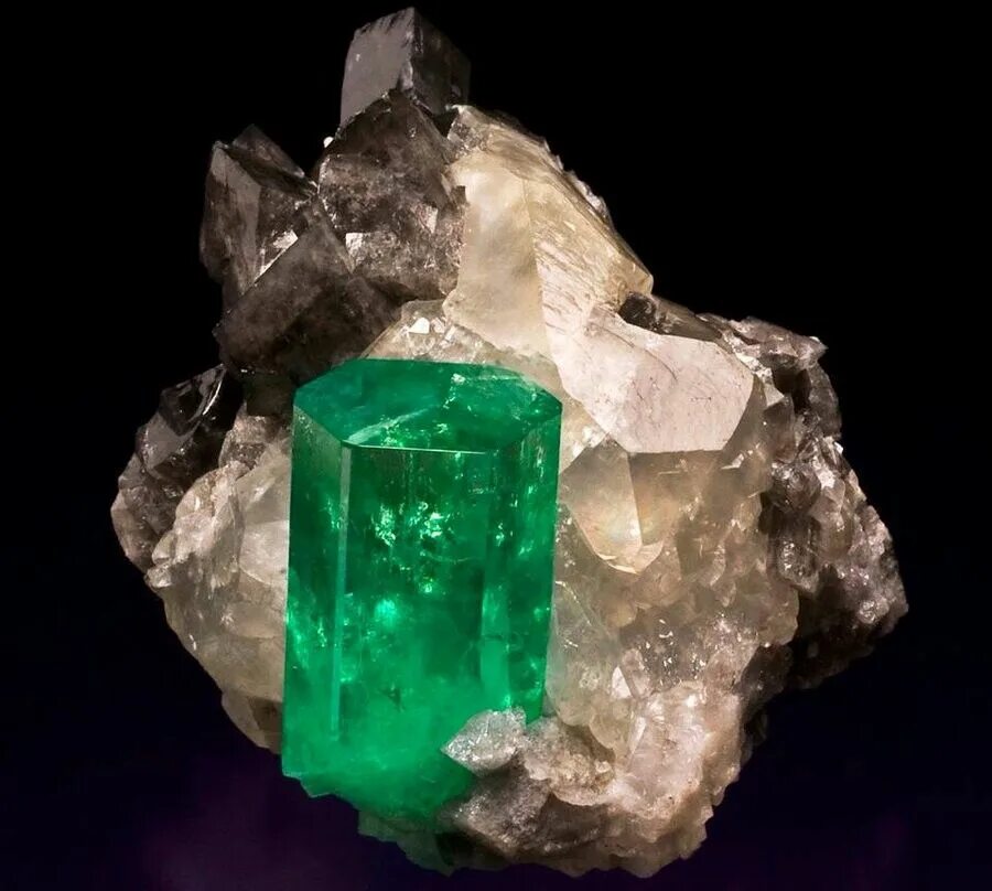 Природный изумруд фото Emerald with Calcite -- Colombia Minerals and gemstones, Crystals and gemstones,