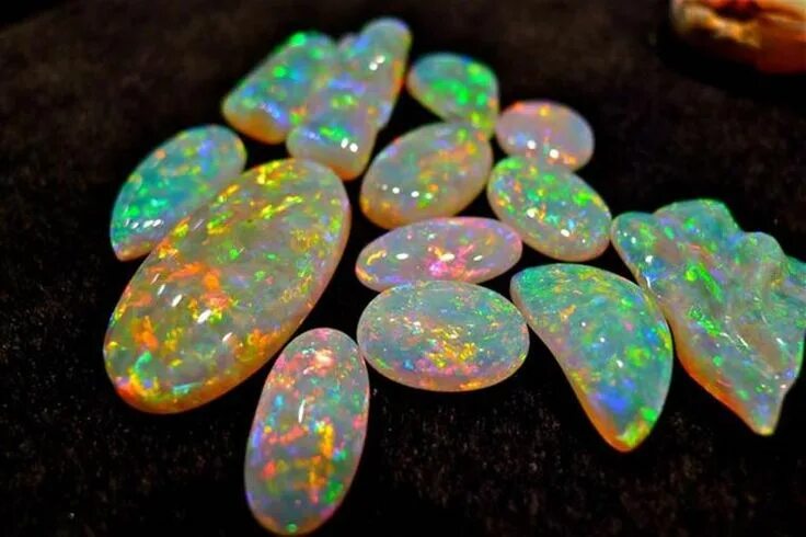 Природный опал фото Coober Pedy opals: Australian opal capital of the world celebrates a century of 