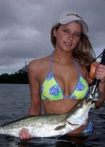 Приснилось что ловила рыбу на удочку Fishing - is a great place to take a woman?! Fishing girls hot, Fishing girls, B