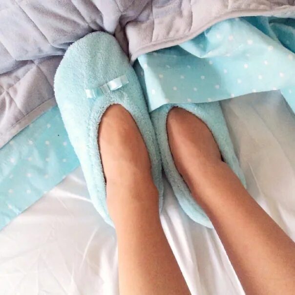 Приснилось что одеваю To always get up from that leg, you need to leave one slipper by the bed. #утро 