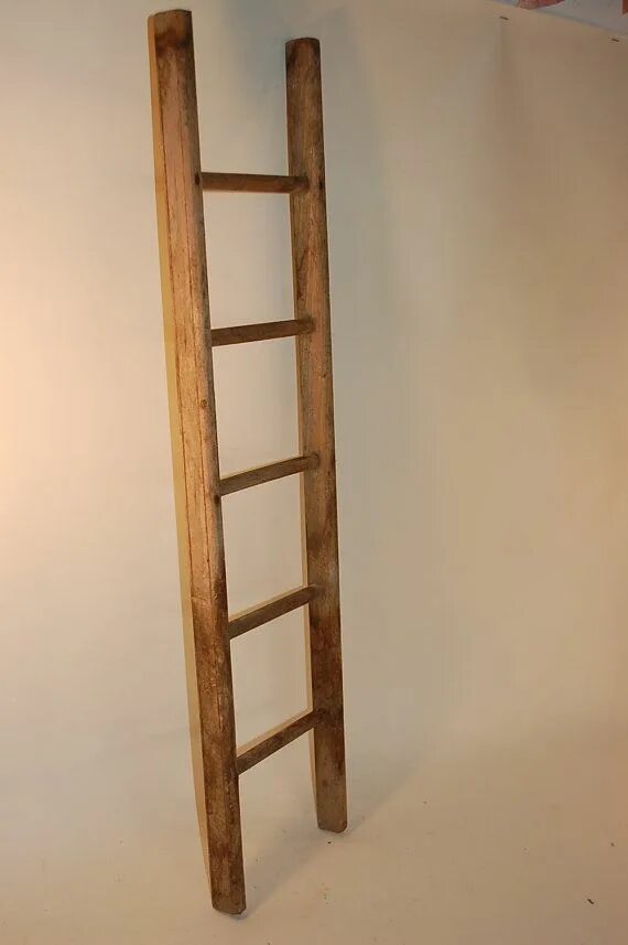 Приставная деревянная лестница фото Vintage Small Wooden Ladder 27 Inches High Etsy Wooden ladder, Wood ladder, How 