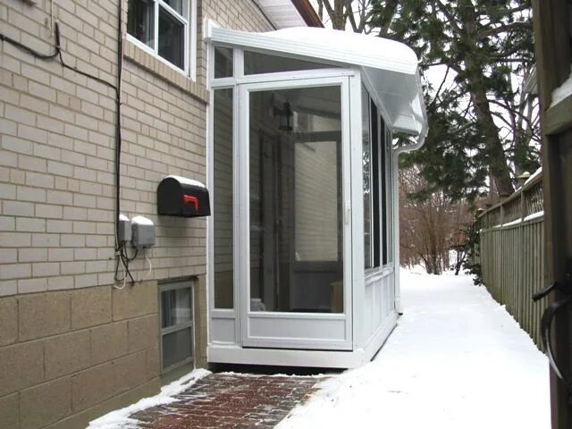 Пристроить тамбур к дому варианты side door enclosure, used as a vestibule to a home office. Basement entrance, Pa