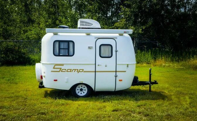 Прицеп дача фото Scamp 13 Fiberglass Lightweight Travel Trailer Camper - Standard Layout 1 Big Be