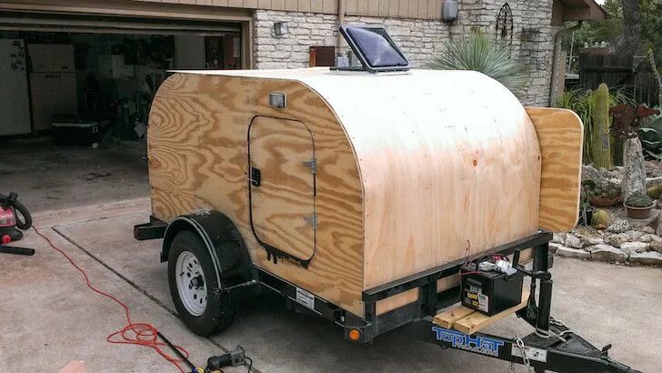 Прицеп дача сделать своими руками This Man Built a Homemade Tear Drop Camper by Himself Teardrop trailer, Teardrop