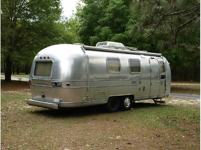 Прицепы дома на колесах фото и цены Airstream Overlander 27 по цене 950 000 ₽ * Retrailer