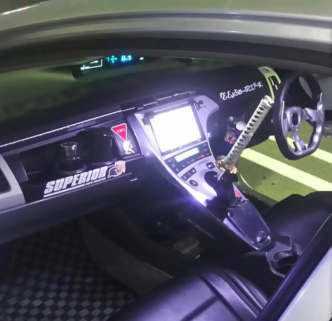 Приус 20 тюнинг салона Tuning of interior Toyota Prius (selection) JapanHybrid