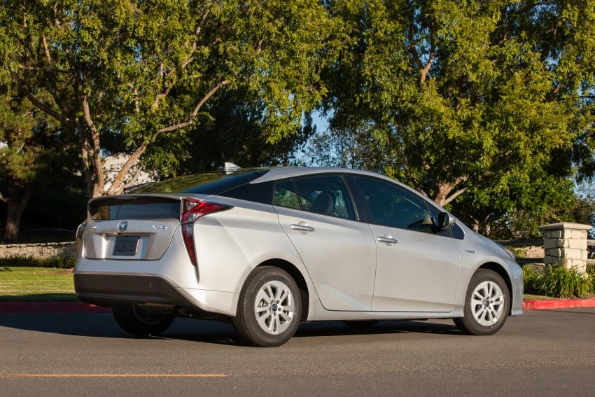 Приус 50 фото 2016_Toyota_Prius_Two_06_2447EE74E70D028593BEFAFCFC4CC56203661A7E - Paul Tan's A