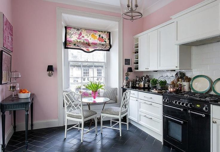 Про интерьер кухни Small pink and black eat-in kitchen boasts pink walls painted in Farrow & Ball M