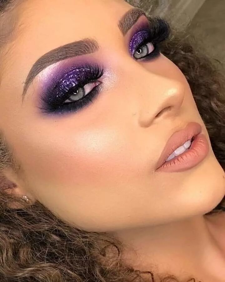 Про красивый макияж Pin by Diana Tobón on Maquillaje Purple makeup, Purple eye makeup, Purple makeup