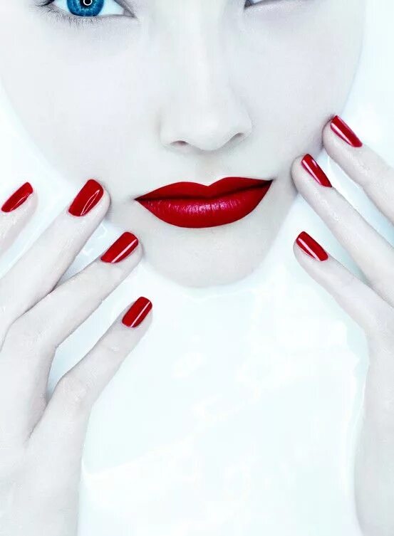 Про маникюр красный Pin by A. Martin on Red Red lipsticks, Red lips, Red nails