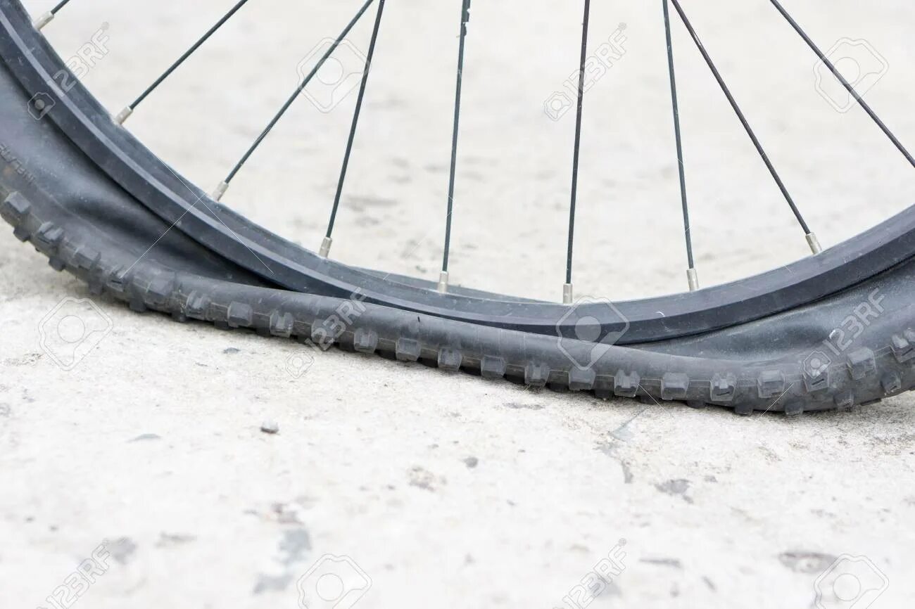 Пробитое колесо велосипеда фото Flat Bike Tyre Online smartmed-nsk.ru