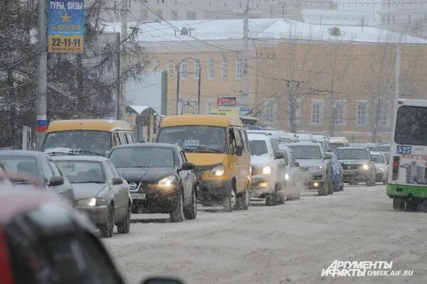 Пробки на дороги в бийске фото Транспортные страшилки Омска: Магистрали смерти, вечные пробки и автобусы-холоди