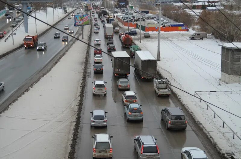 Пробки новосибирска фото Новосибирские автомобилисты погрязли в 10-балльных пробках утром 20 декабря