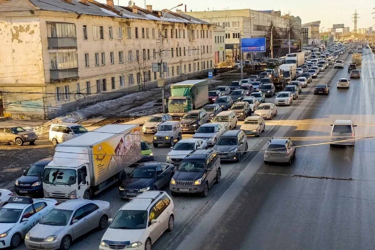 Пробки новосибирска фото В пятницу Новосибирск поглотили 8-балльные пробки - МК Новосибирск