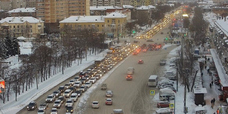 Пробки в челябинске фото Челябинск стоит в девятибалльных пробках после снегопада: Новости