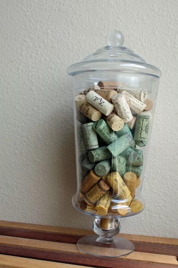 Пробки в вазе фото Dye corks different colors and layer in a clear container Decor, Wine cork, Glas