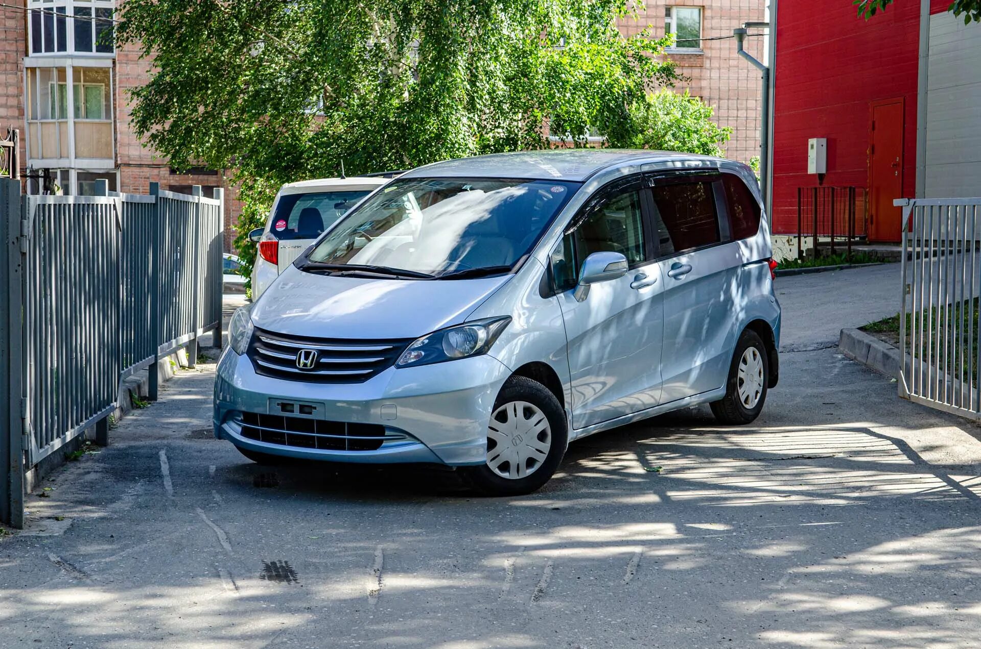 Продам хонда фрид хабаровск фото Серебристый Honda Freed 2009 года с пробегом по цене 850 000 руб. в Новосибирске