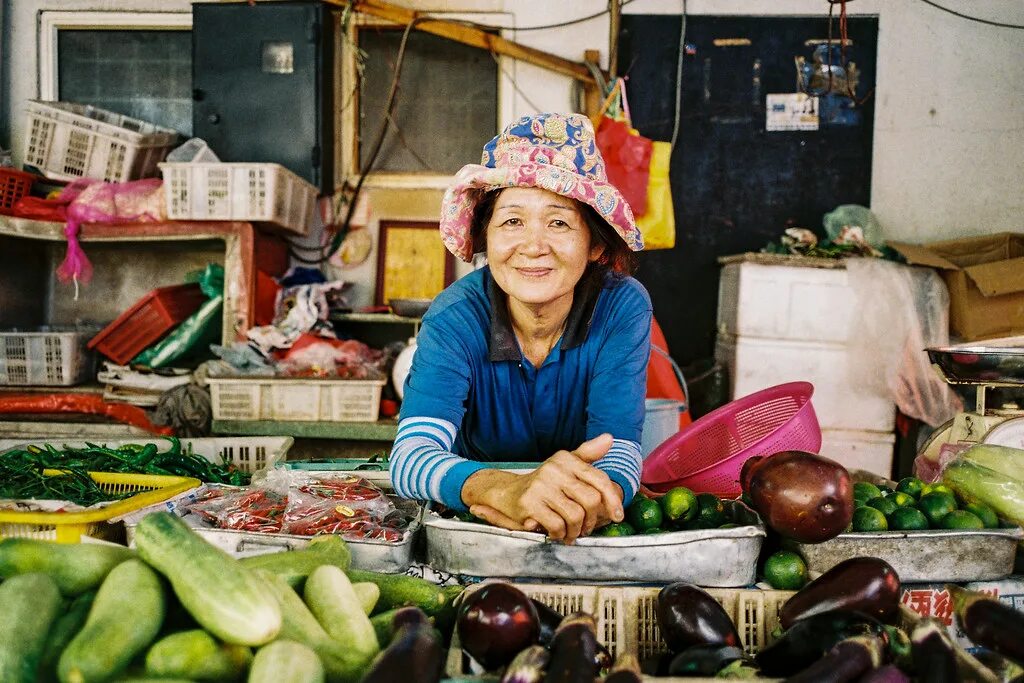 Продавщица на рынке фото "My Workplace" A vegetables seller at a market near Little. Flickr