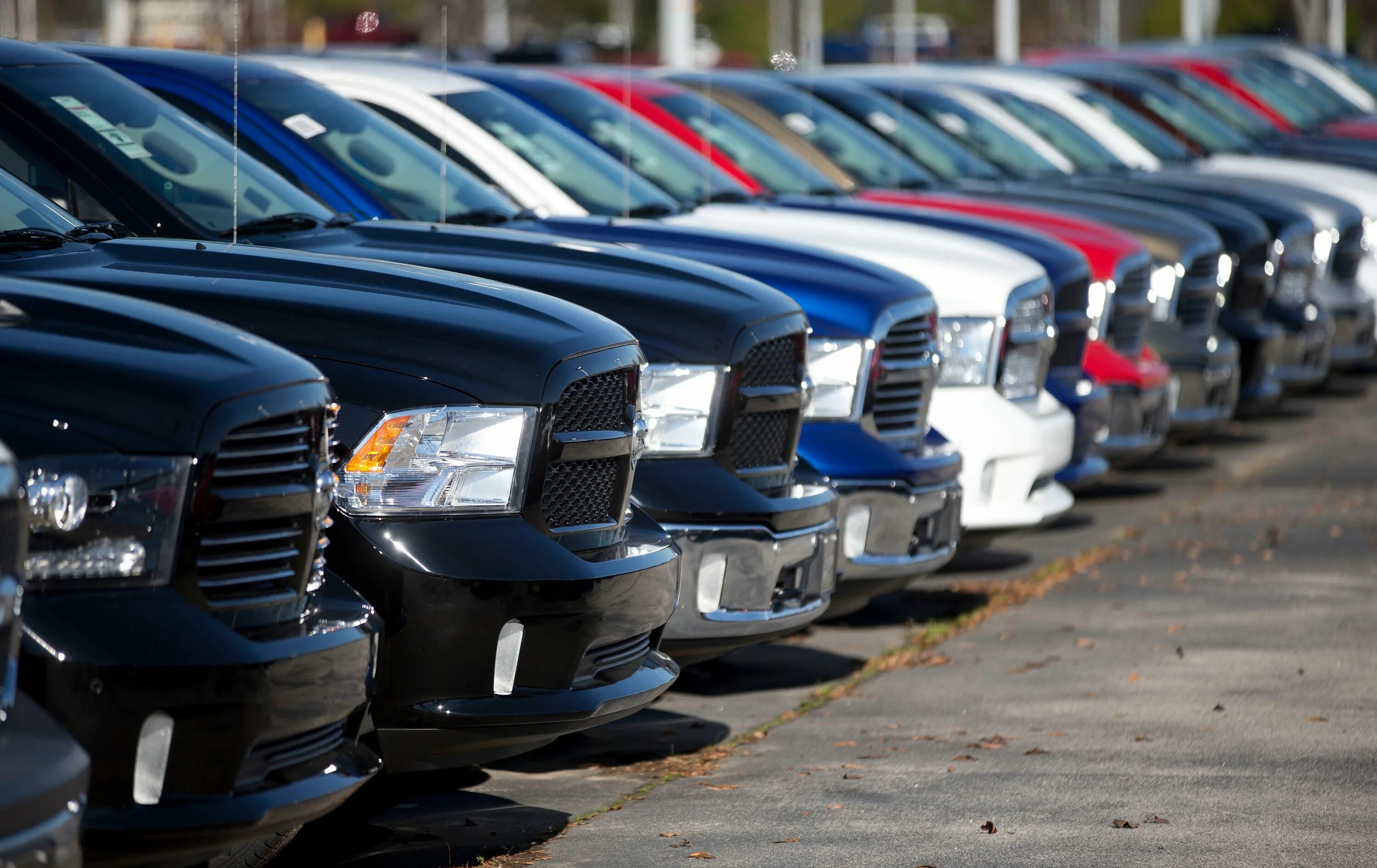 Продаю автомобиль фото Fiat Chrysler recalls 646,394 SUVs for brake issue Fox Business