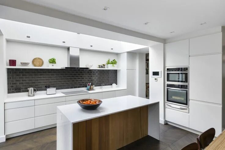 Проект кухни без верхних шкафов фото дизайн Battersea House Kitchen design, Contemporary kitchen, Corner kitchen layout