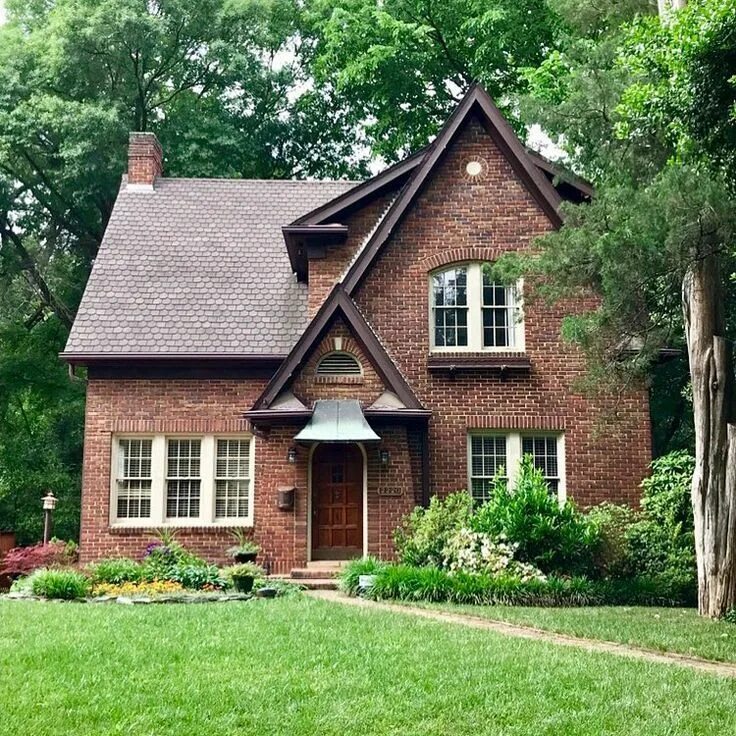 Проекты английских домов фото cozy brick cottage - Google Search Brick exterior house, House exterior, Cottage