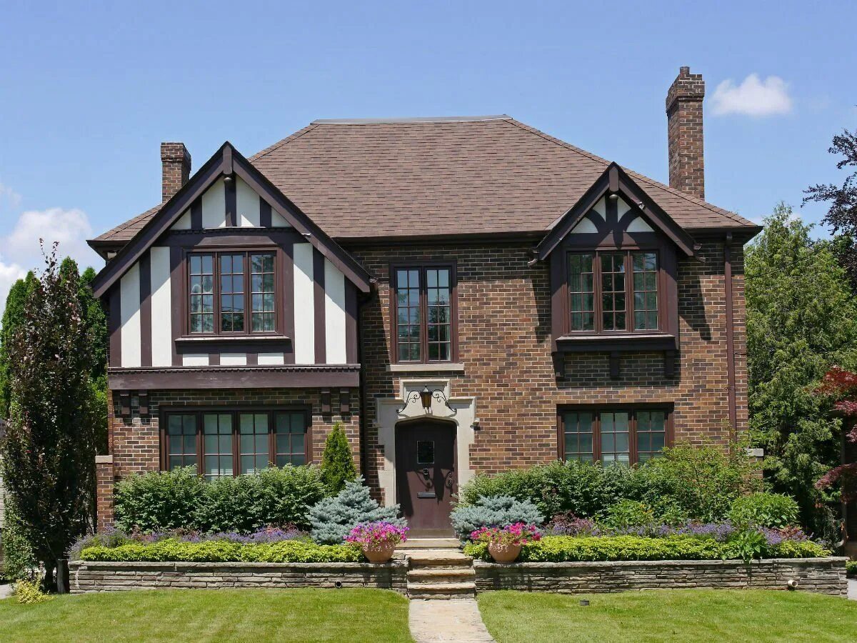 Проекты английских домов фото All You Need to Know About Tudor Style Homes, Then and Now Tudor style homes, Tu