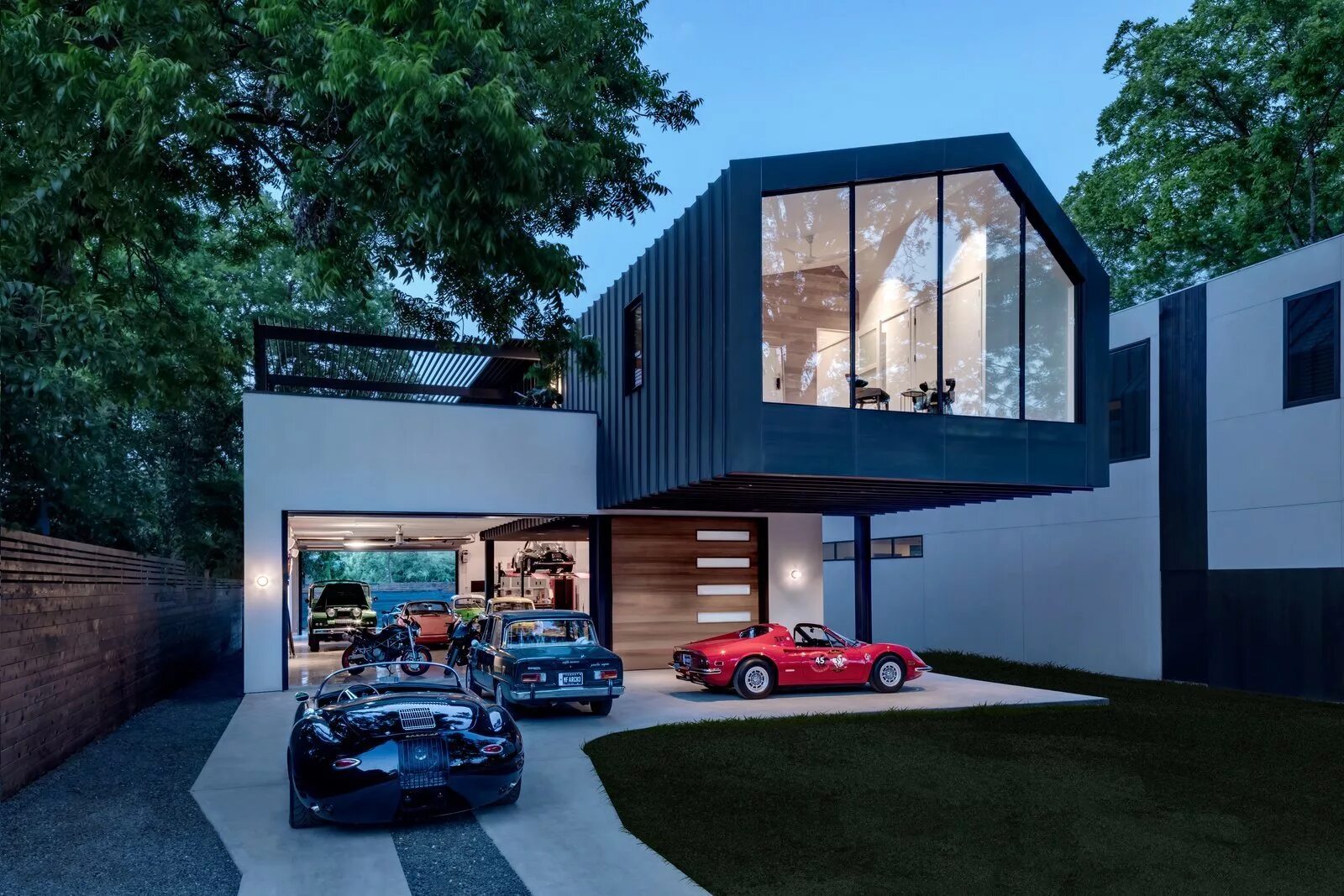 Проекты частных гаражей фото Matt Fajkus Architecture’s Saves from This Austin Home Was Designed to Showcase 