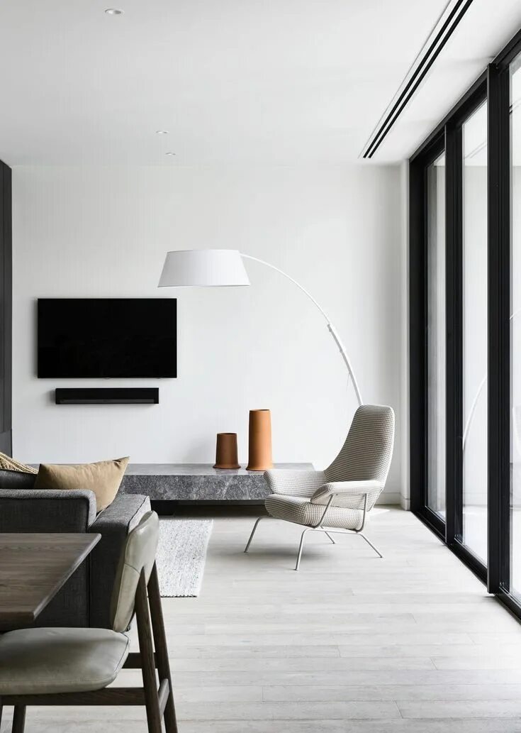 4 Monochrome, Minimalist Spaces Creating Black and White Magic White interior de