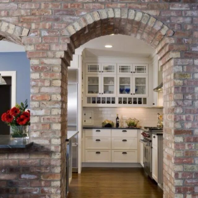 Проемы из кирпича фото Interior stone arch into kitchen Brick kitchen, Brick arch, Brick interior